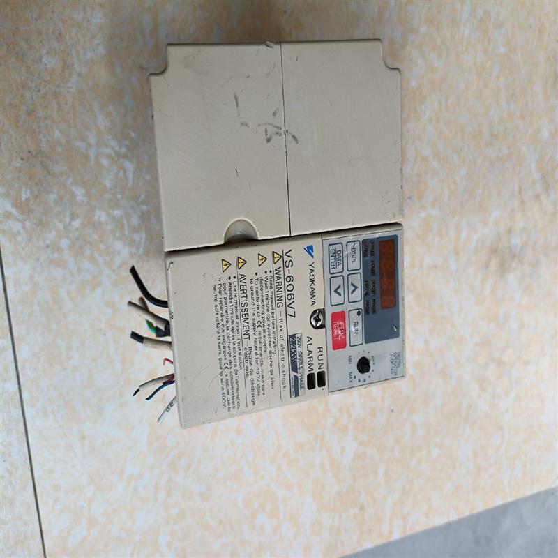 议价CIMR-V7ATB2P2 安川V7 200V 22KW功