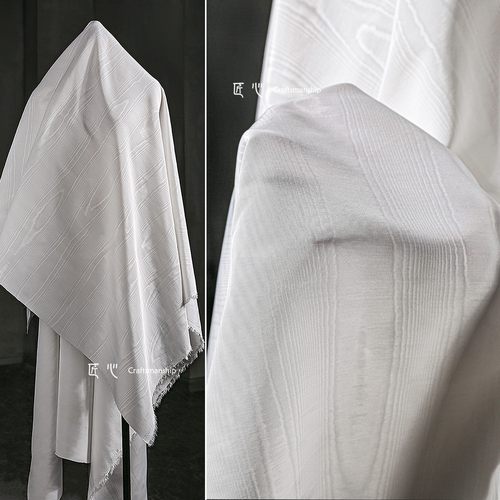 匠心涤纶服装白色摩尔纹设计师