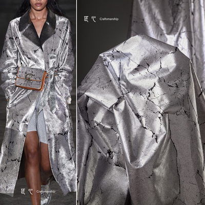 亮银细裂纹涂层皮革布 创意裂痕肌理风衣外套表演服装设计师面料