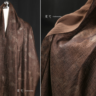 复古国风深棕微皱烫金人棉布料创意裂纹肌理裙子衬衫服装设计面料