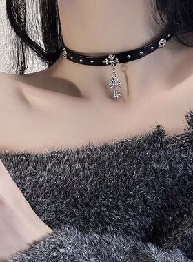 复古甜酷少女十字架choker项圈 欧美暗黑风朋克辣妹锁骨链皮项链
