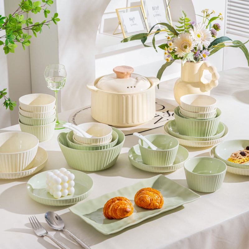 10人及以上陶瓷碗盘套装奶油风高颜值釉下彩陶瓷餐具家用送礼乔迁