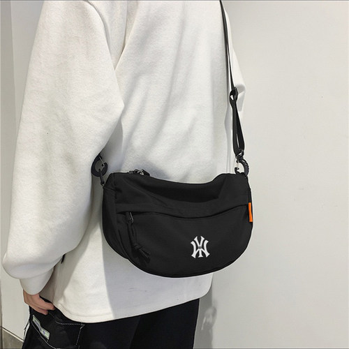 休闲斜挎包学生挎包女个性邮差包