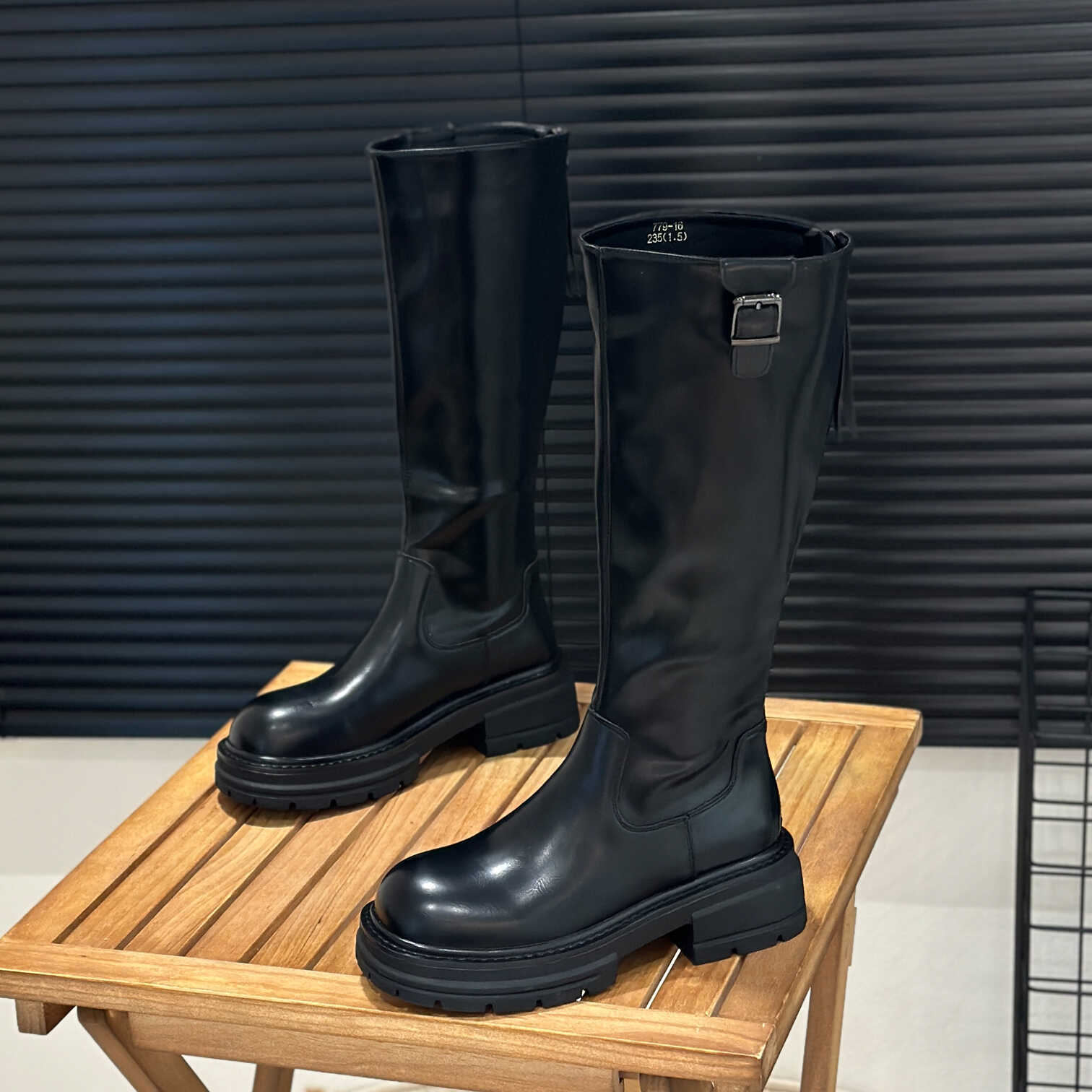 弹力瘦瘦靴厚底后拉链骑士靴