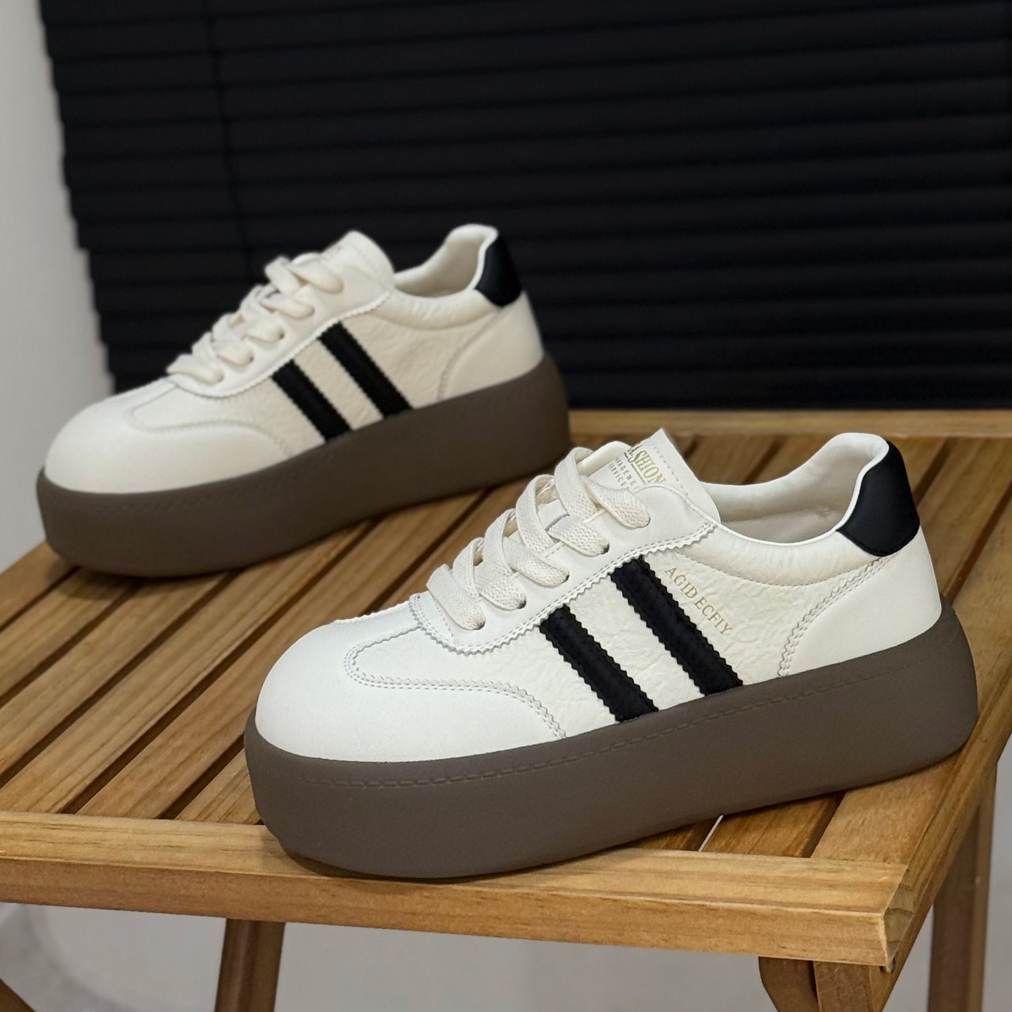 真皮厚底小白鞋女丑萌大头面包鞋