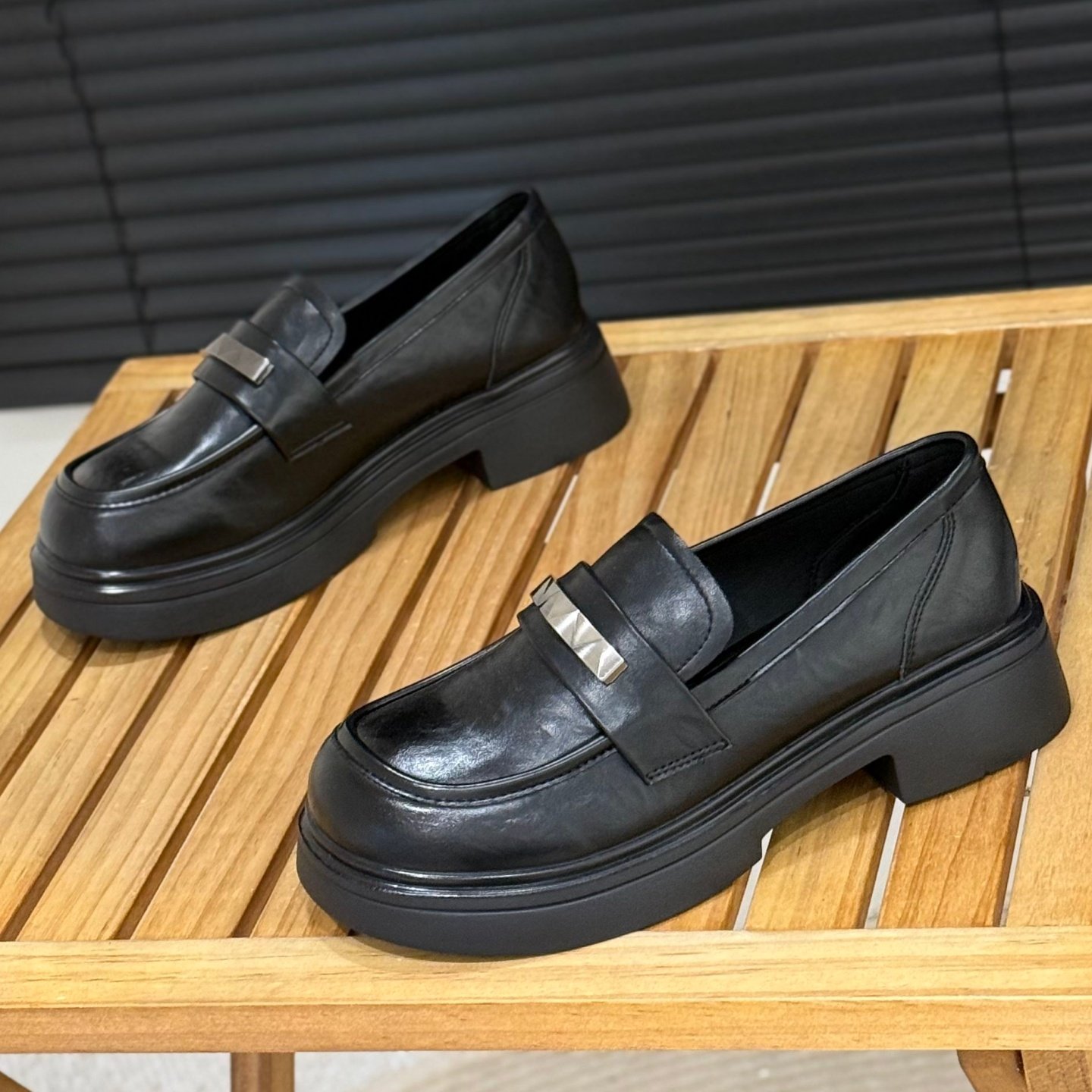 一脚蹬粗跟乐福鞋英伦黑色小皮鞋