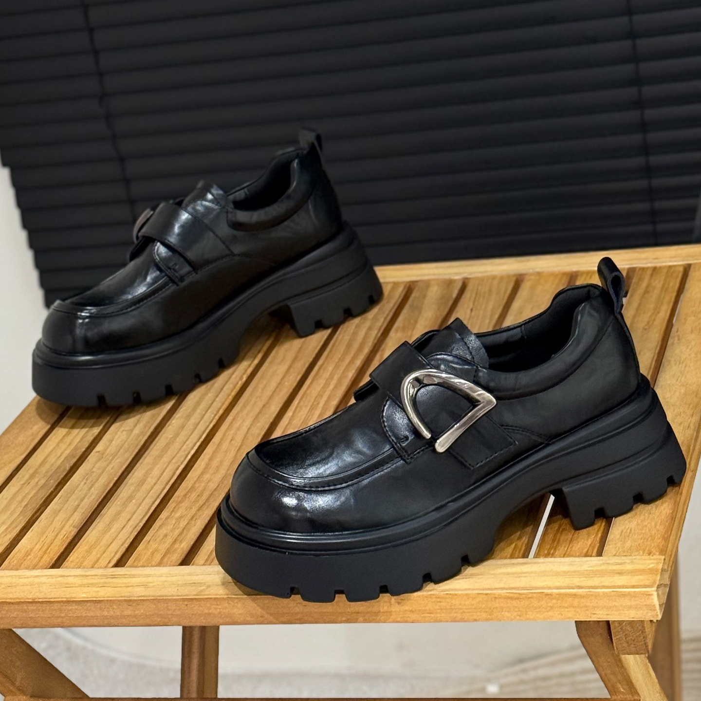 英伦风粗跟乐福鞋女魔术贴小皮鞋