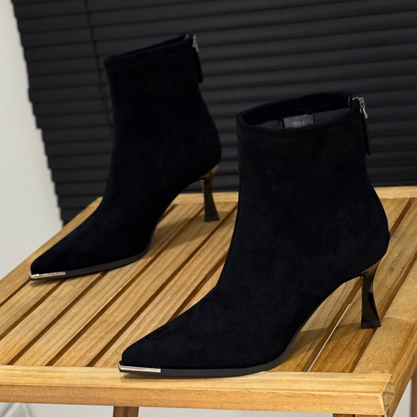 法式高跟短靴尖头细跟绒面时装靴