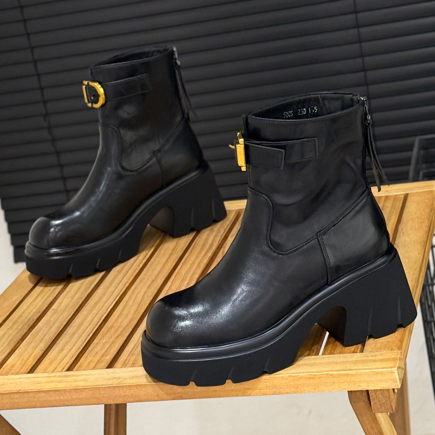 英伦风粗跟马丁靴女冬季加绒短靴