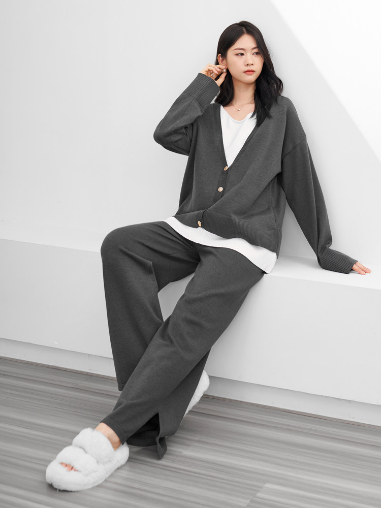 MATERNITY AUTUMN AND WINTER OUTFIT SET 2025 NEW FASHION KNITTED FAKE TWO-PIECE SWEATER SPLIT WIDE-LEG PANTS TWO-PIECE PANTS TWO-PIECE PANTS