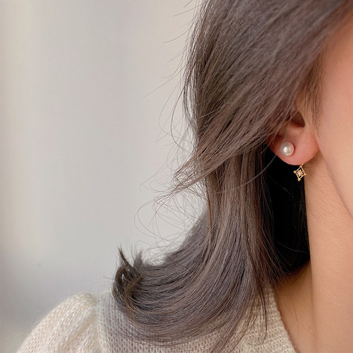 OPs小巧珍珠复古镂空菱形耳环