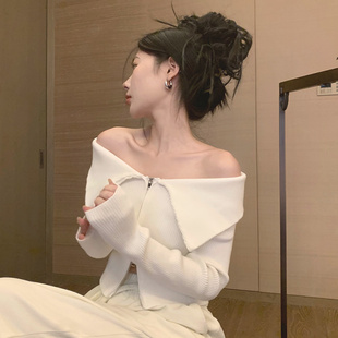 纯欲一字肩性感打底衫女春秋高级感开衫上衣拉链短款长袖针织毛衣