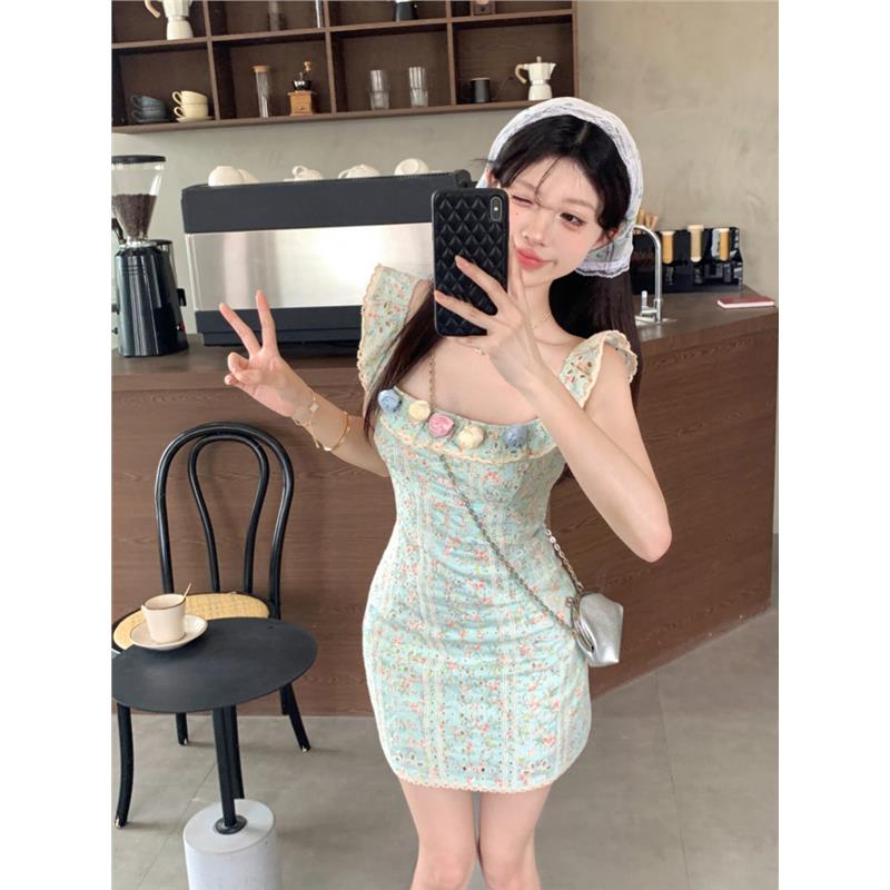 法式碎花小飞袖方领连衣裙
