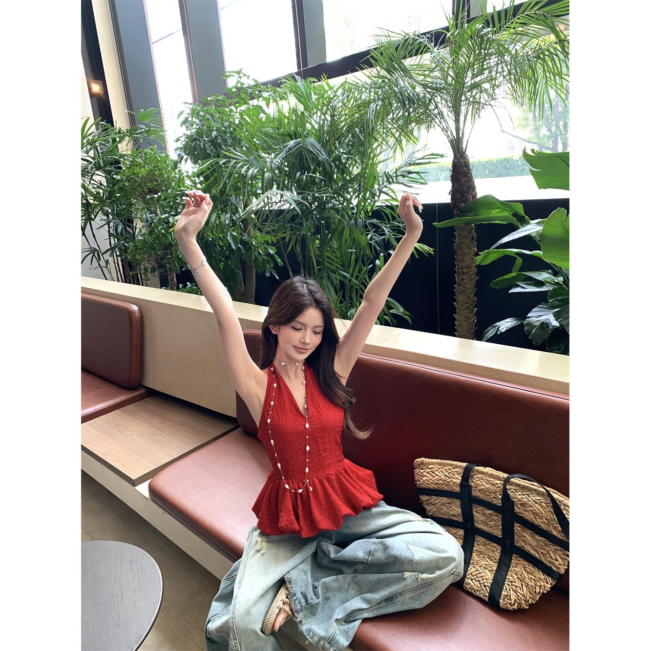 红色波点美背挂脖背心女夏季修身收腰无袖外穿设计感辣妹花苞上衣