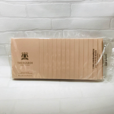 香港采购TRUSSARDI DELICATE ROSE楚萨迪晶漾玫瑰女士香水1.5ml