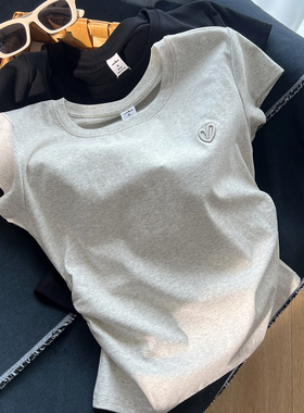 灰色正肩短袖T恤女2025夏季新款小个子刺绣修身显瘦短款圆领上衣