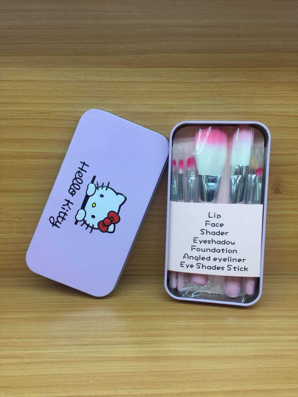 HelloKitty粉色铁盒套刷7支装柔软上妆自然眼影眉唇粉底刷