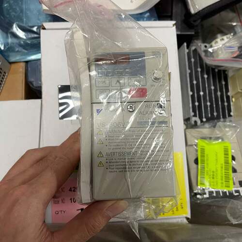 可维修安川VS-606V7变频器，CIMR-V7AT20P4，三相议价