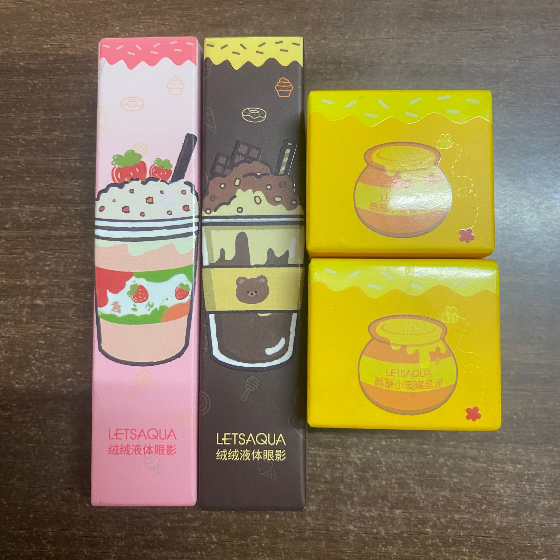 屈臣氏绒绒液体眼影丝绒质地