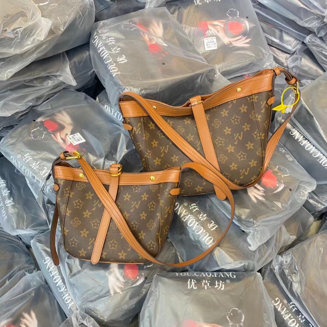 优草坊品牌正品女包轻奢印花软皮托特包