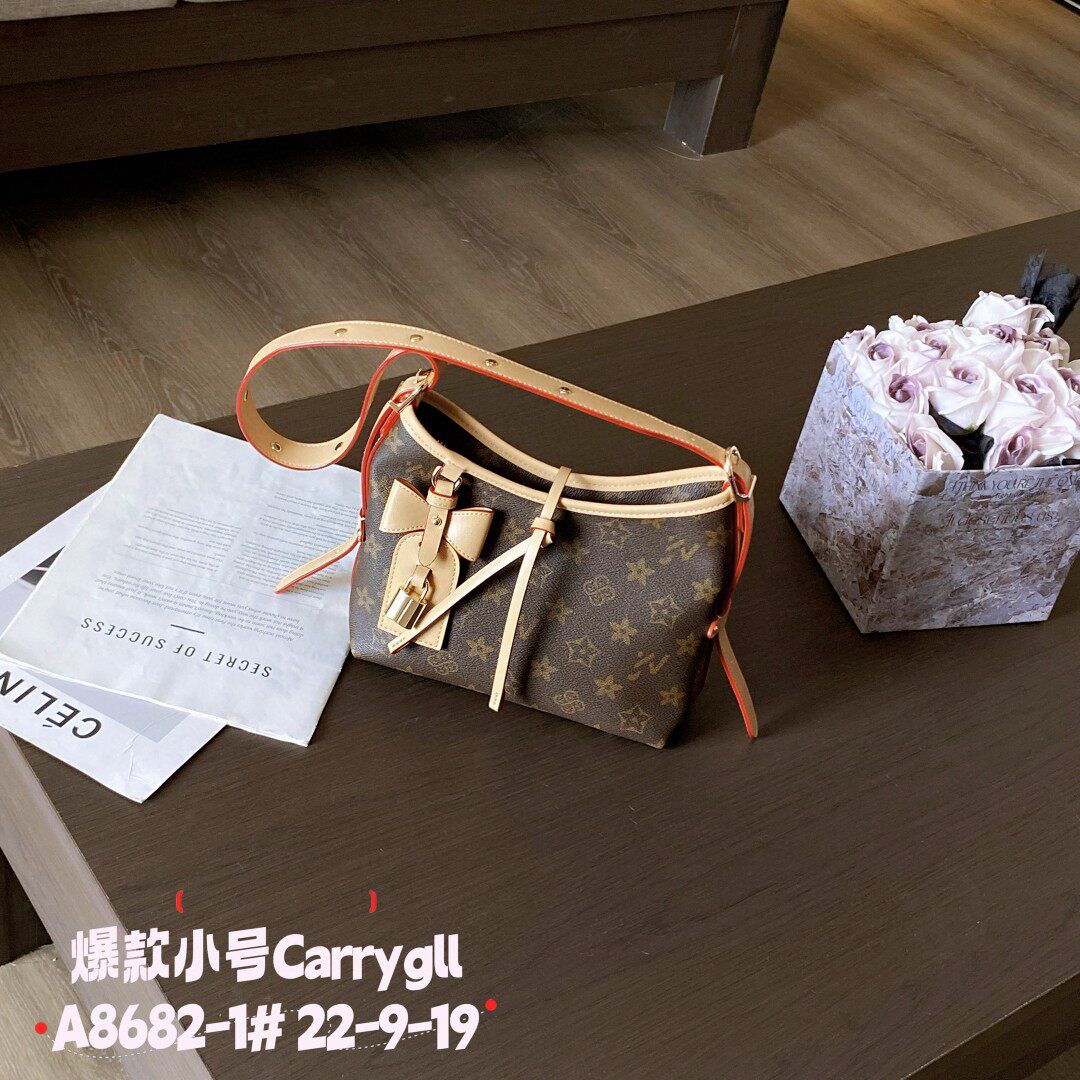 优草坊品牌正品女包2026新款时尚机场包单肩斜挎手提腋下包购物袋
