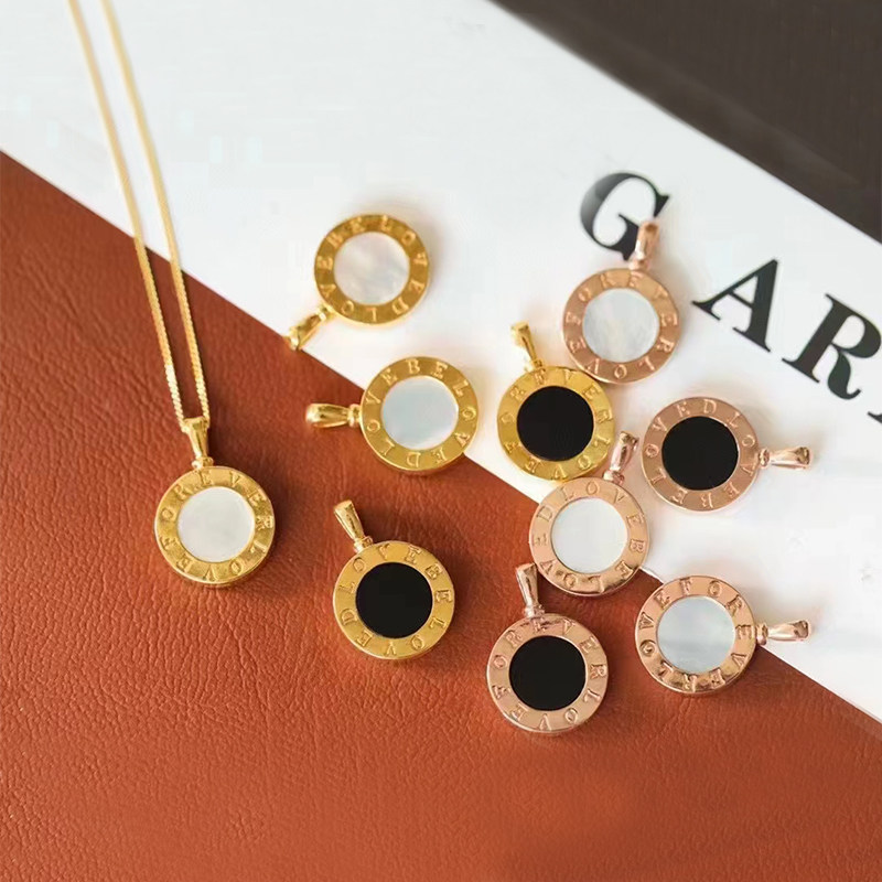 18k金吊坠项链双面圆饼白贝母黑玛瑙love字母彩金玫瑰金黄金单坠