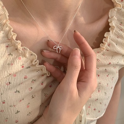 简约蝴蝶结线条项链女冷淡风精致百搭叠戴S925镀银锁骨链甜酷颈链