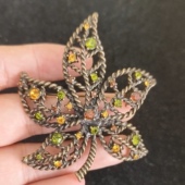 中古首饰 成色好 复古铜莱茵石枫叶胸针 Avon