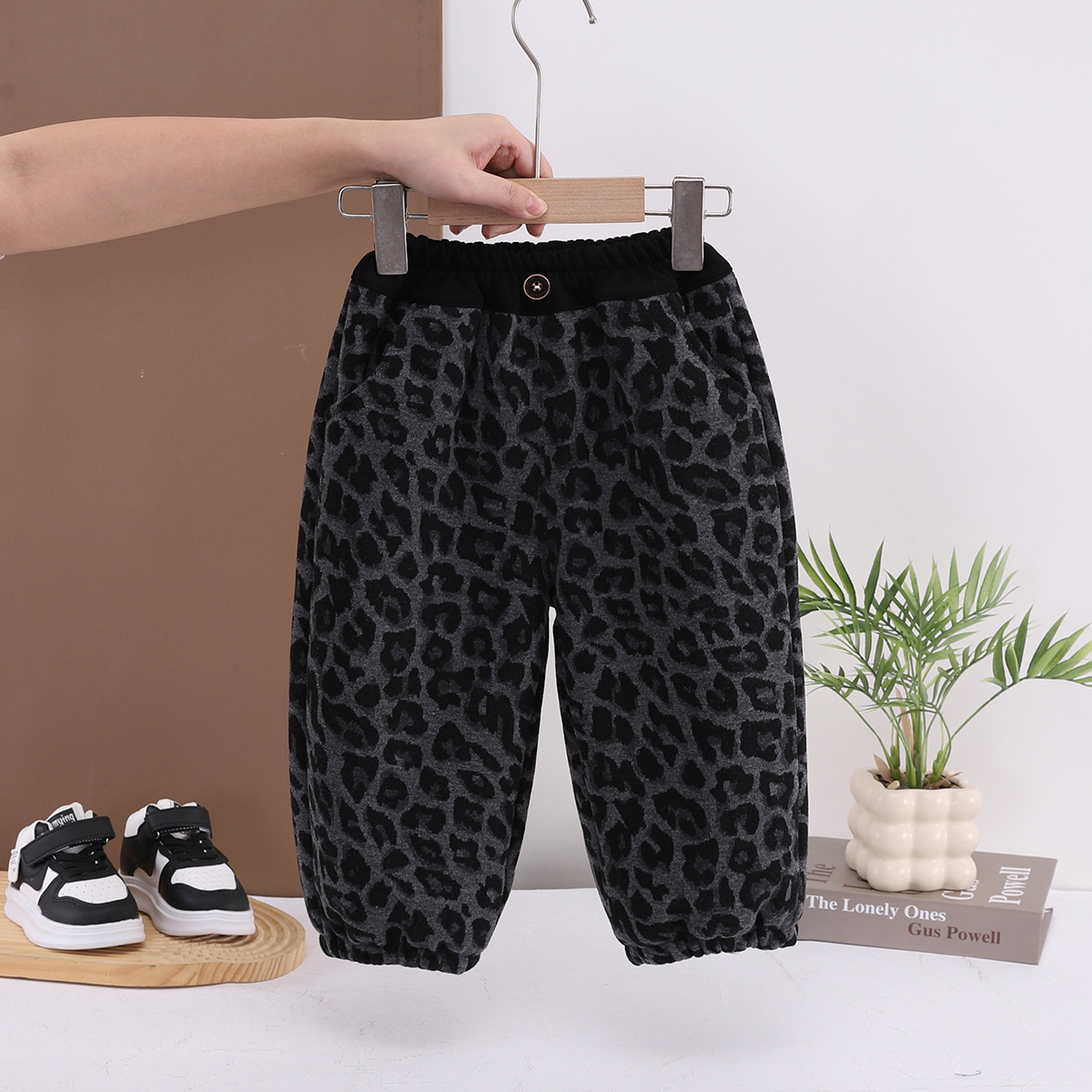 儿童加绒裤子2025秋冬新款宝宝薄绒卫裤男女童一体绒长裤子外穿潮