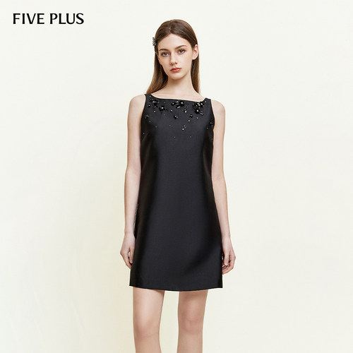 重工钉珠花朵华丽吸睛