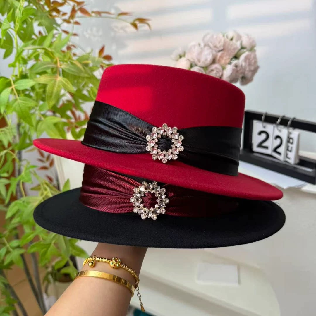 2025新款优雅气质水钻扣绸缎织带平顶帽子女秋冬毛呢保暖轻奢礼帽