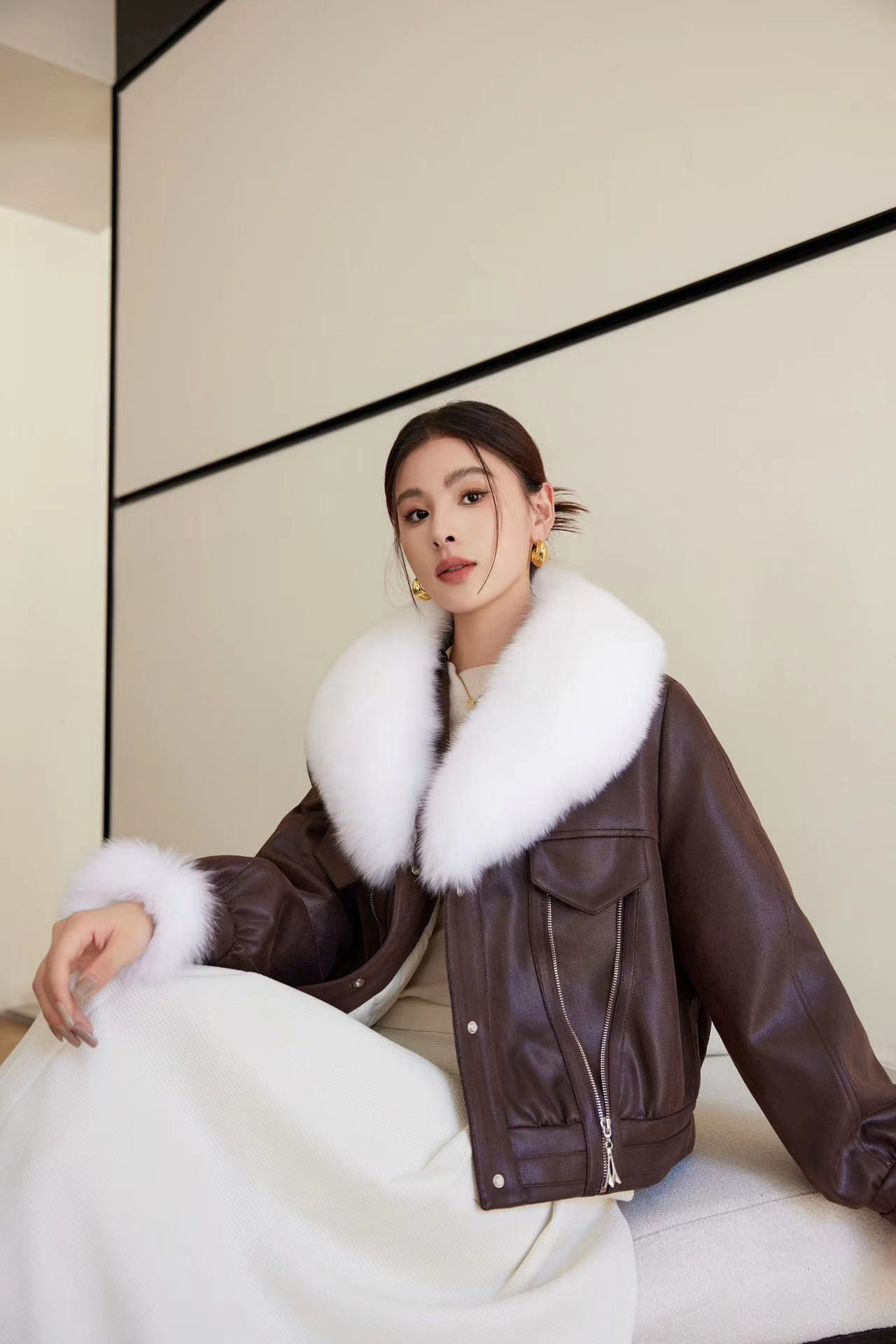 2025秋冬新款狐狸毛毛领拉链麂皮绒皮草短款外套女鸭绒内胆羽绒服