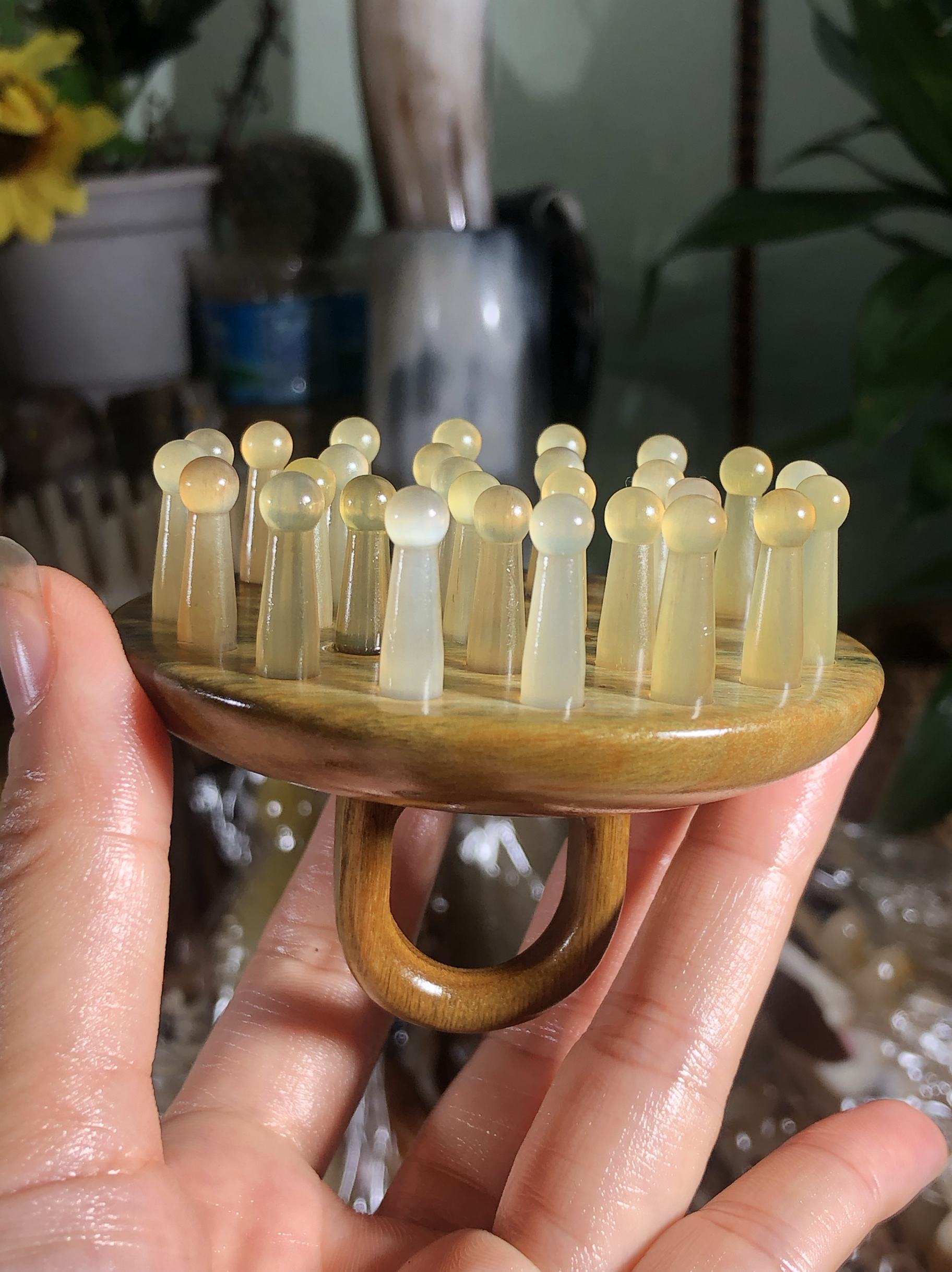 绿檀木牛角按摩梳头部经络指环梳子洗头皮头发疗梳圆盘28颗