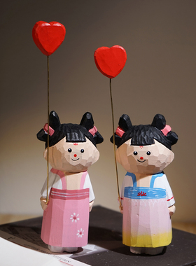 唐装女孩举爱心手工木雕小摆件