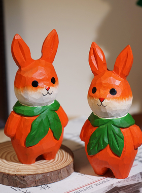 绿围巾兔子手工木雕小摆件