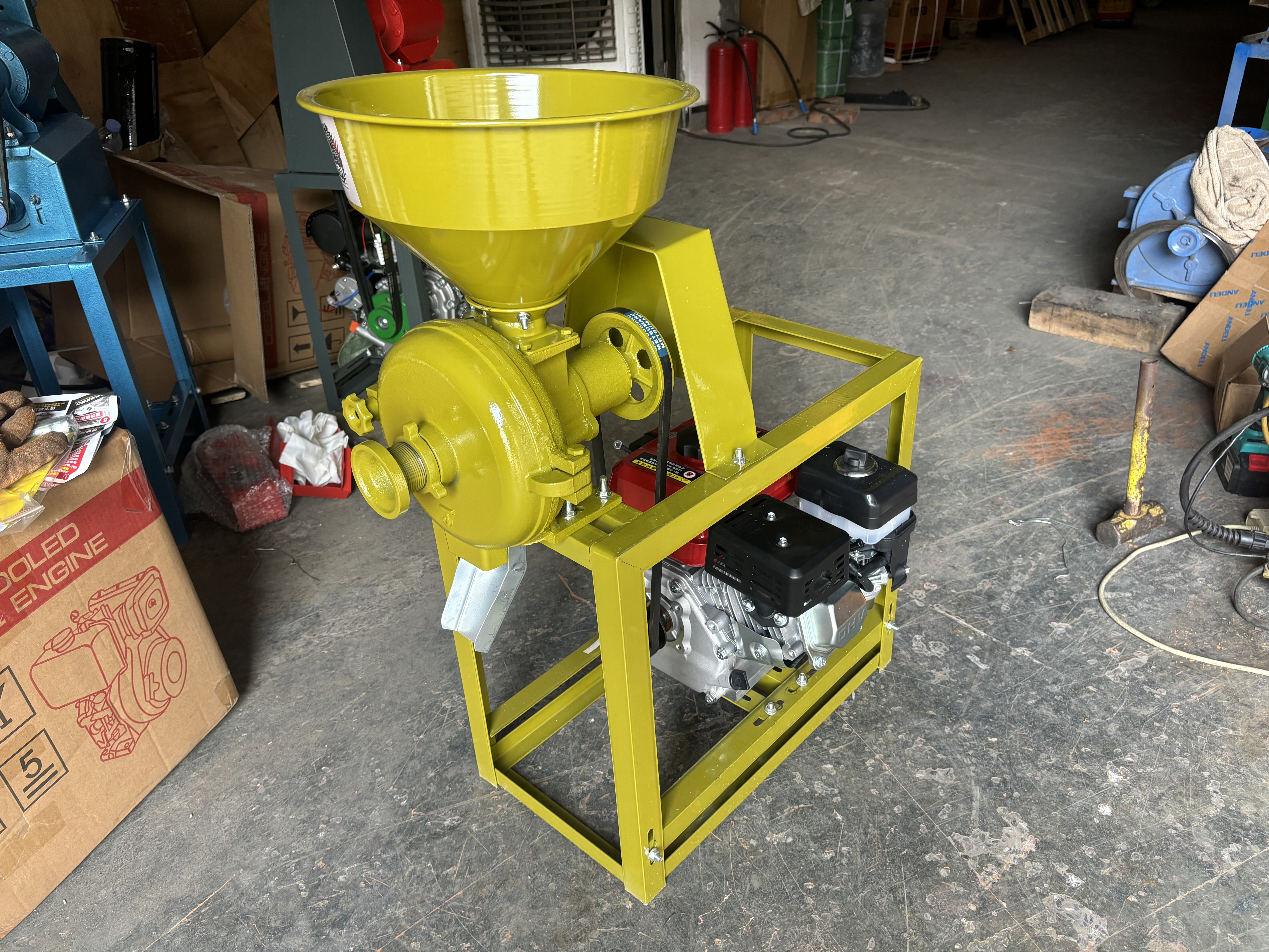 180型柴油机玉米磨粉机汽油机大米磨粉磨浆机茴香花椒香料磨粉机