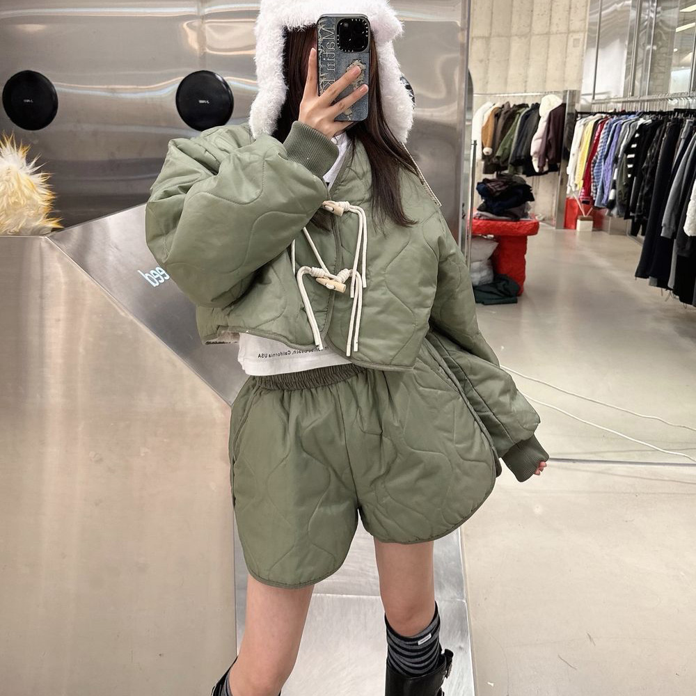 韩国牛角扣菱格纹棉服+短裤套装