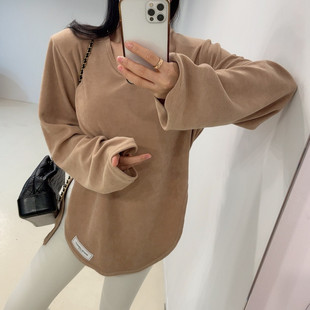 韩国东大门2025春装新款时尚简约V领绒面贴标开叉长袖打底T恤女