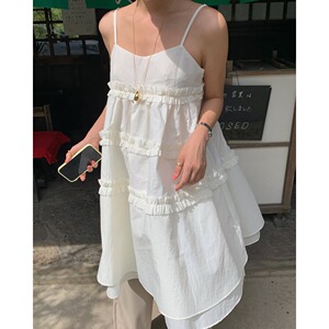 韩国东大门2026新款法式甜美度假风木耳边蓬蓬吊带连衣裙娃娃短裙