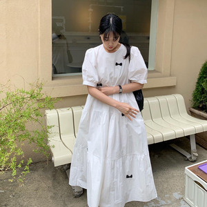 韩国东大门法式设计感圆领蝴蝶结点缀宽松显瘦泡泡袖连衣裙女长裙