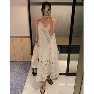 韩国东大门法式镂空刺绣V领吊带连衣裙女夏波浪边显瘦大摆a字长裙