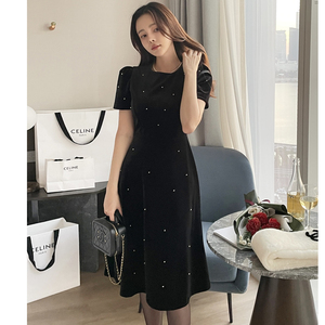 韩国东大门法式泡泡袖气质圆领小黑裙珍珠A字金丝绒礼服连衣裙女