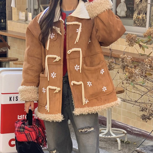 韩国东大门皮毛一体刺绣牛角扣羊羔毛绒外套女鹿皮绒机车夹克大衣