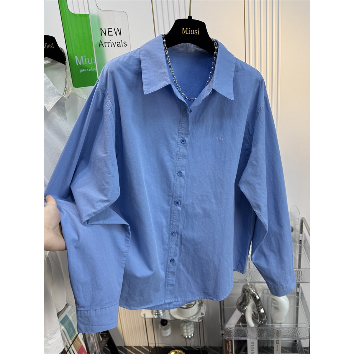 2025超火衬衫女气质韩里韩气纯棉宽松休闲下摆弧形时尚叠穿上衣春