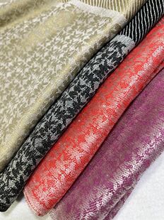 微瑕美单M家客供面料秋冬季暗纹提花62*200厘米百搭长款围巾披肩