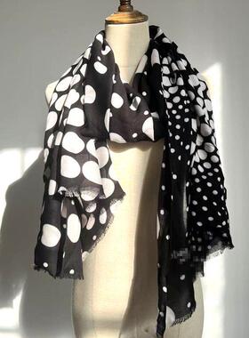 美单K尾100%人棉黑白色薄款波点印花75*200厘米睫毛穗长围巾披肩