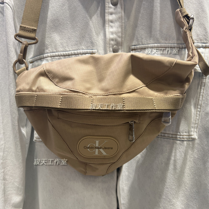 CK Jeans24年春夏男女经典标牌便携出行斜挎包胸包新年礼物HH3866