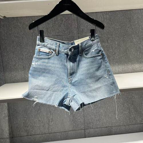 CK Jeans专柜正品 2026春夏新款女士破洞毛边纯棉牛仔短裤47F765G