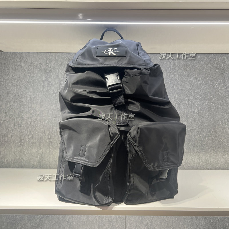 CK Jeans24春夏男士经典标牌翻盖抽绳口旅行双肩包新年礼物HH3947
