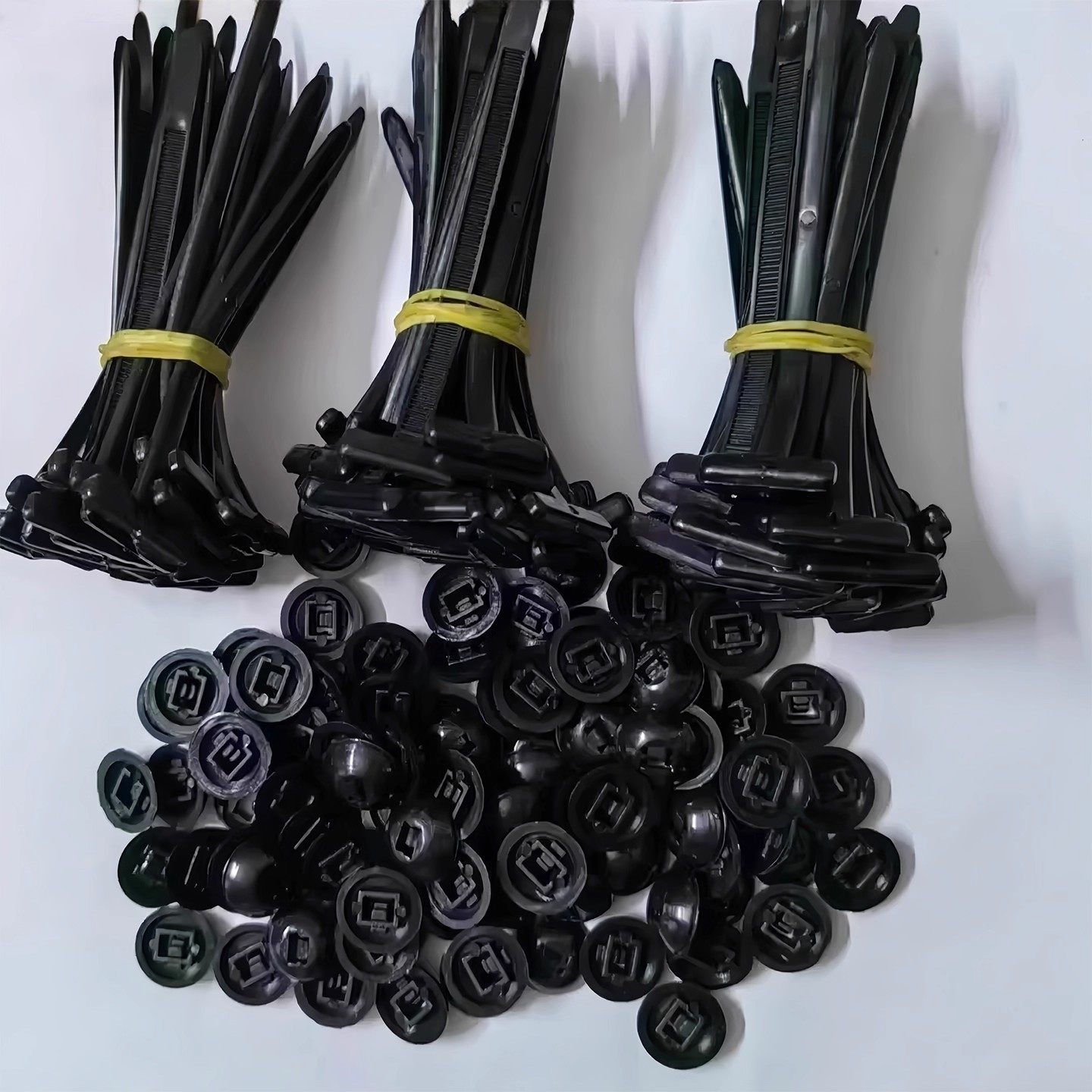 扎带卡扣穿心钉汽车挡泥板叶子板内衬后备箱扎带式卡扣多功能通用